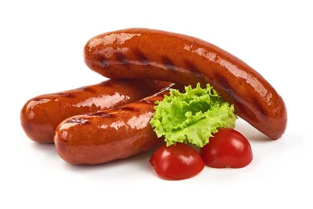 Grilled sausages with lettuce and tomatoes